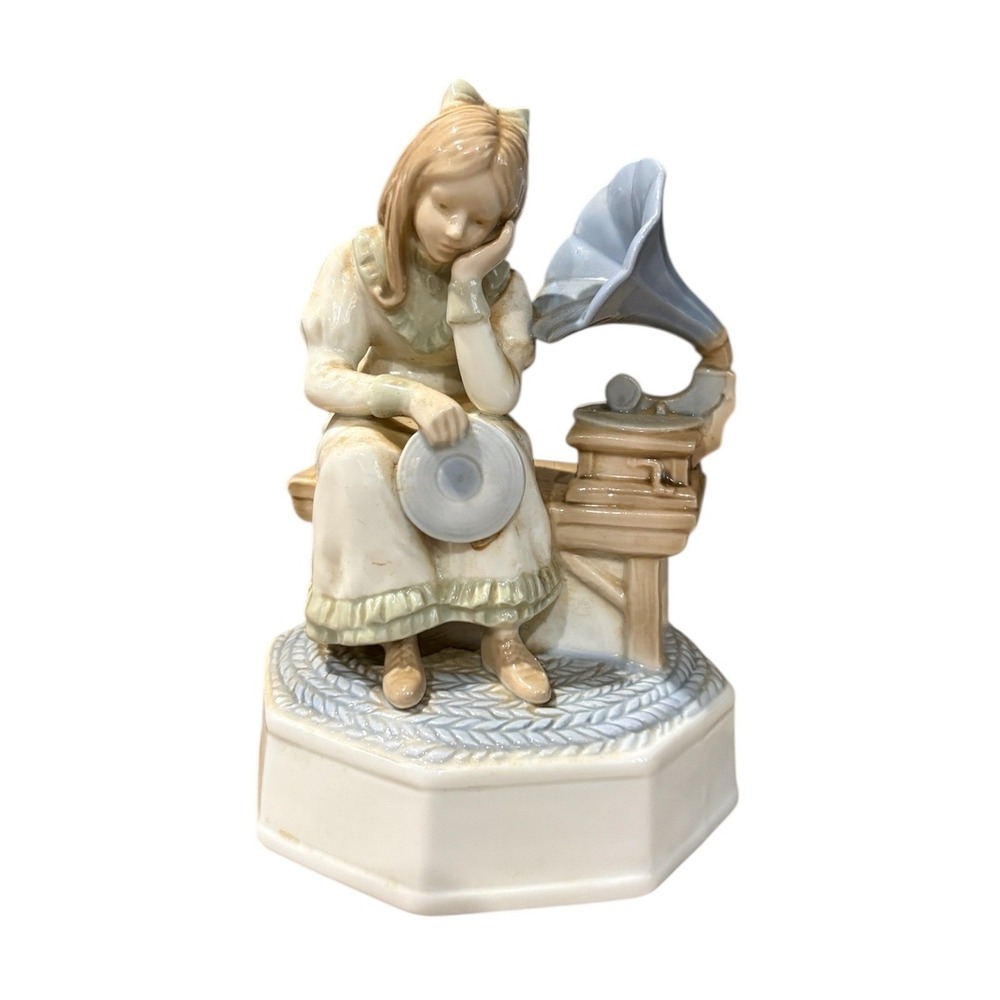 Gibson Multicolor Music‎ Box Girl with Gramophone Otagiri Japan Small